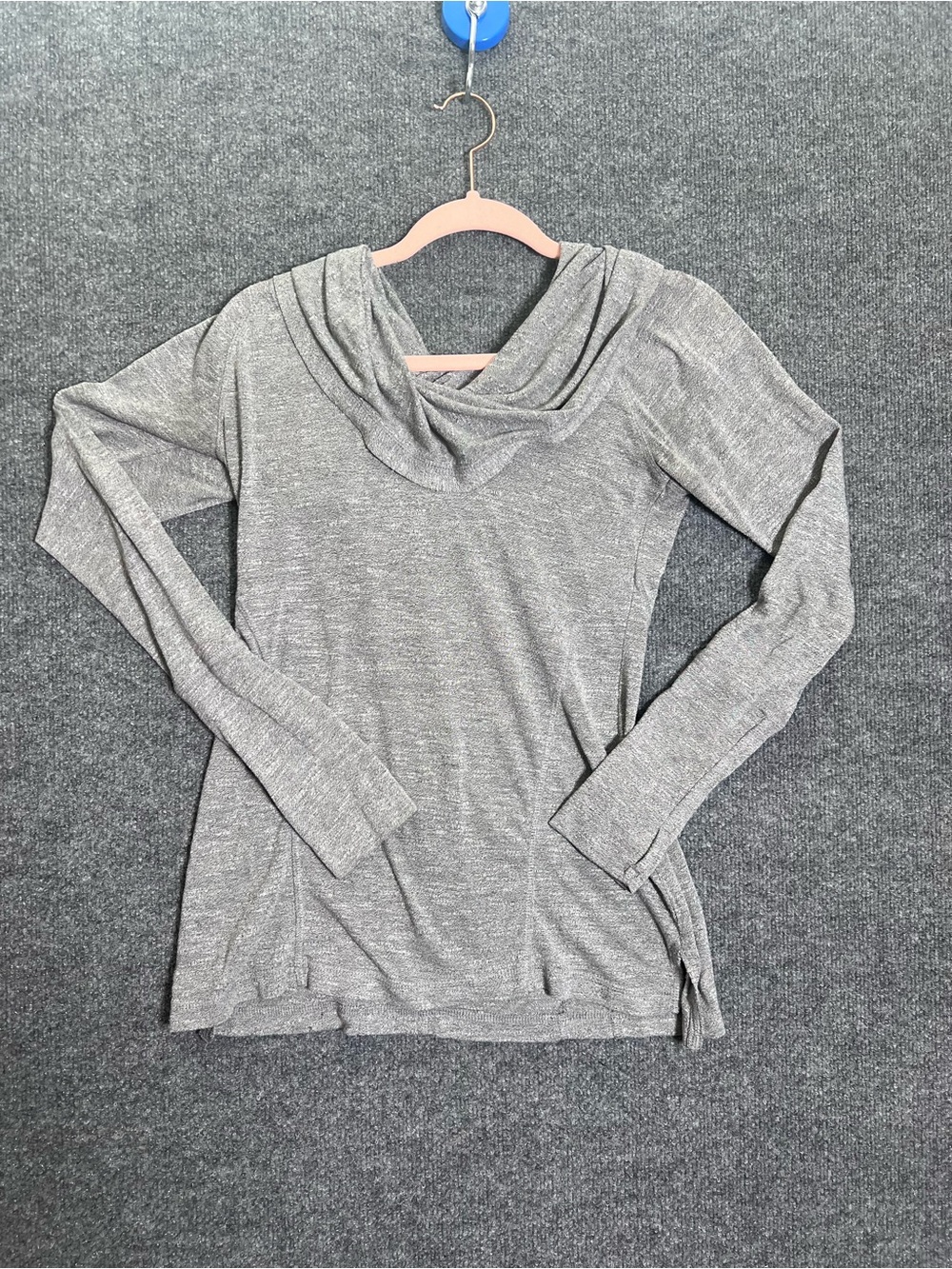 Zella Gray Cowl Neck Ruched Back Long Sleeve Athletic Top Women’s Medium Hoodie